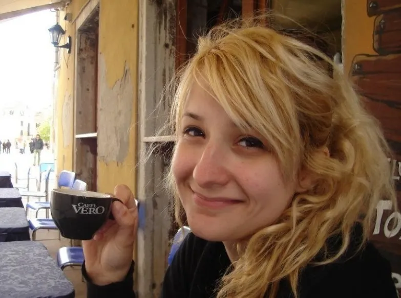 Laura, 27 Jahre — seitensprung in Hückelhoven