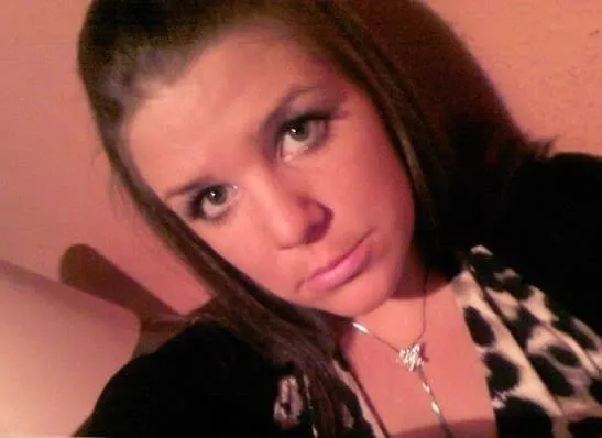 Flora, 22 Jahre — seitensprung in Nippes